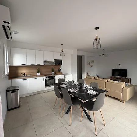 Les Brises Charming House En Bessin