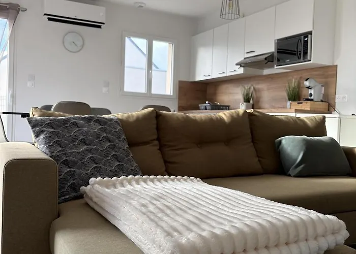 Les Brises Charming House En Bessin