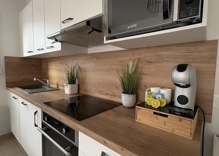 Les Brises Charming House En Bessin 度假居